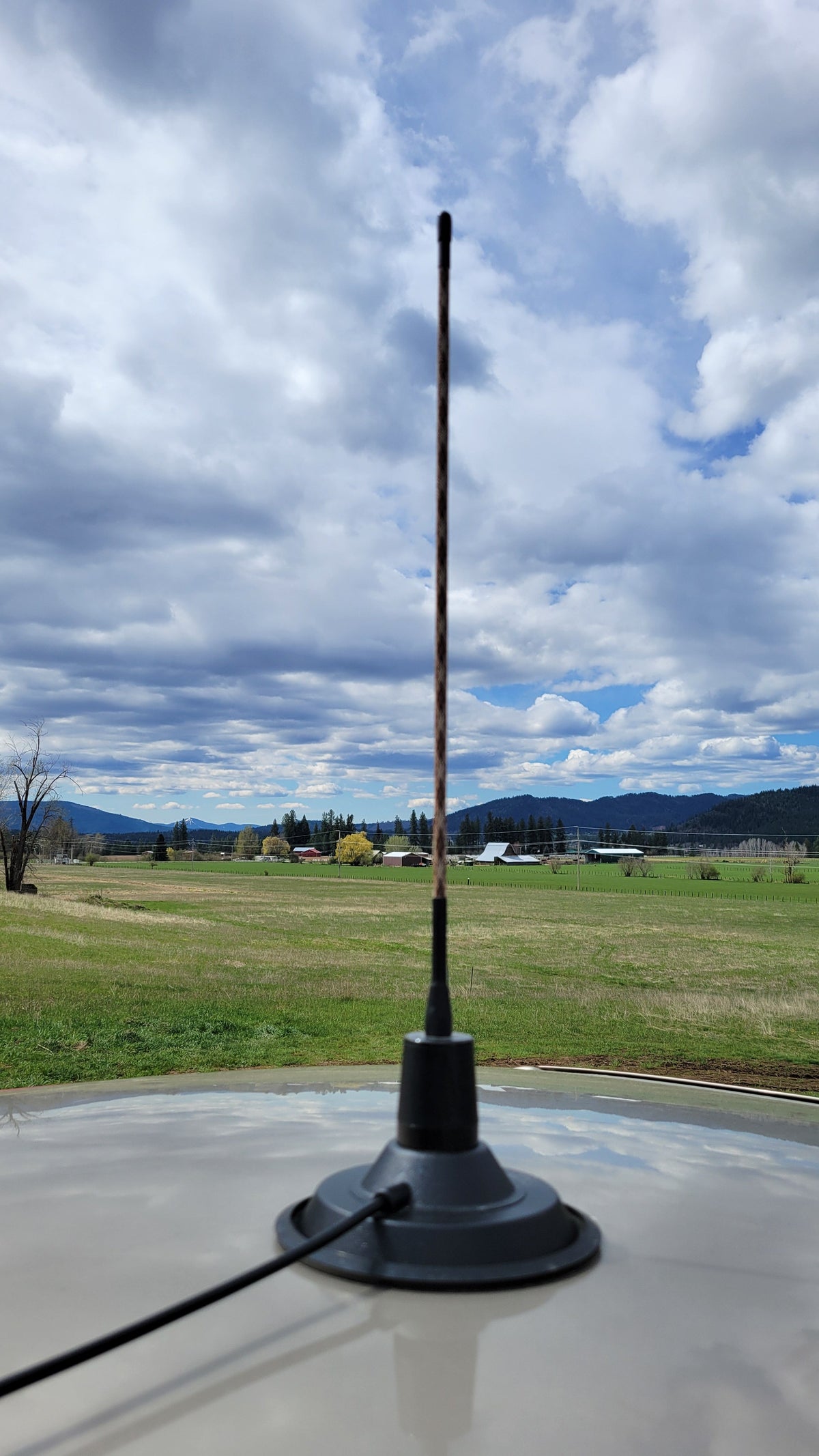 Maximus Mobile NMO antenna on a vehicle roof mag mount, Snake armor