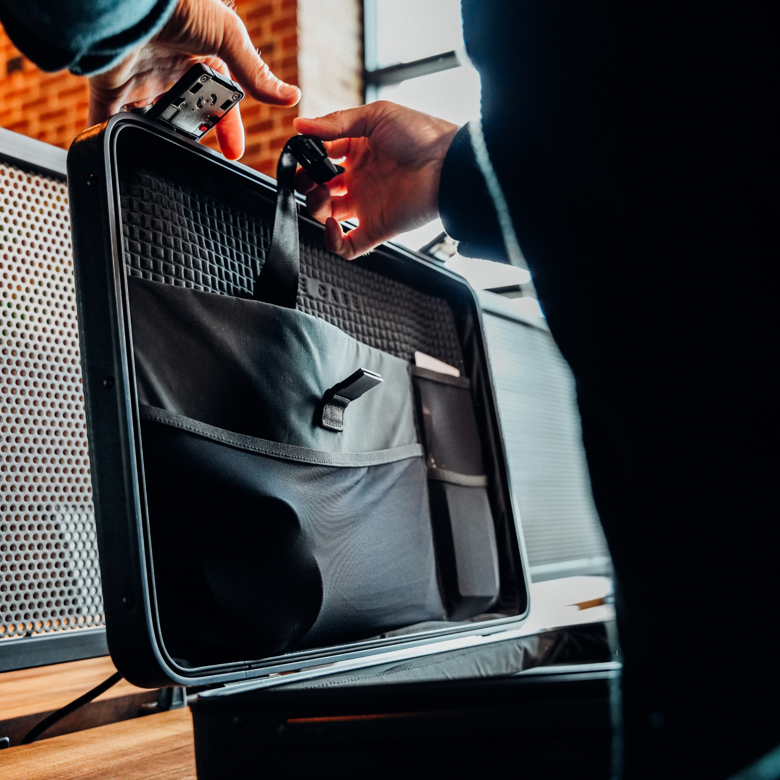 Single-button release on the patented detachable brief case