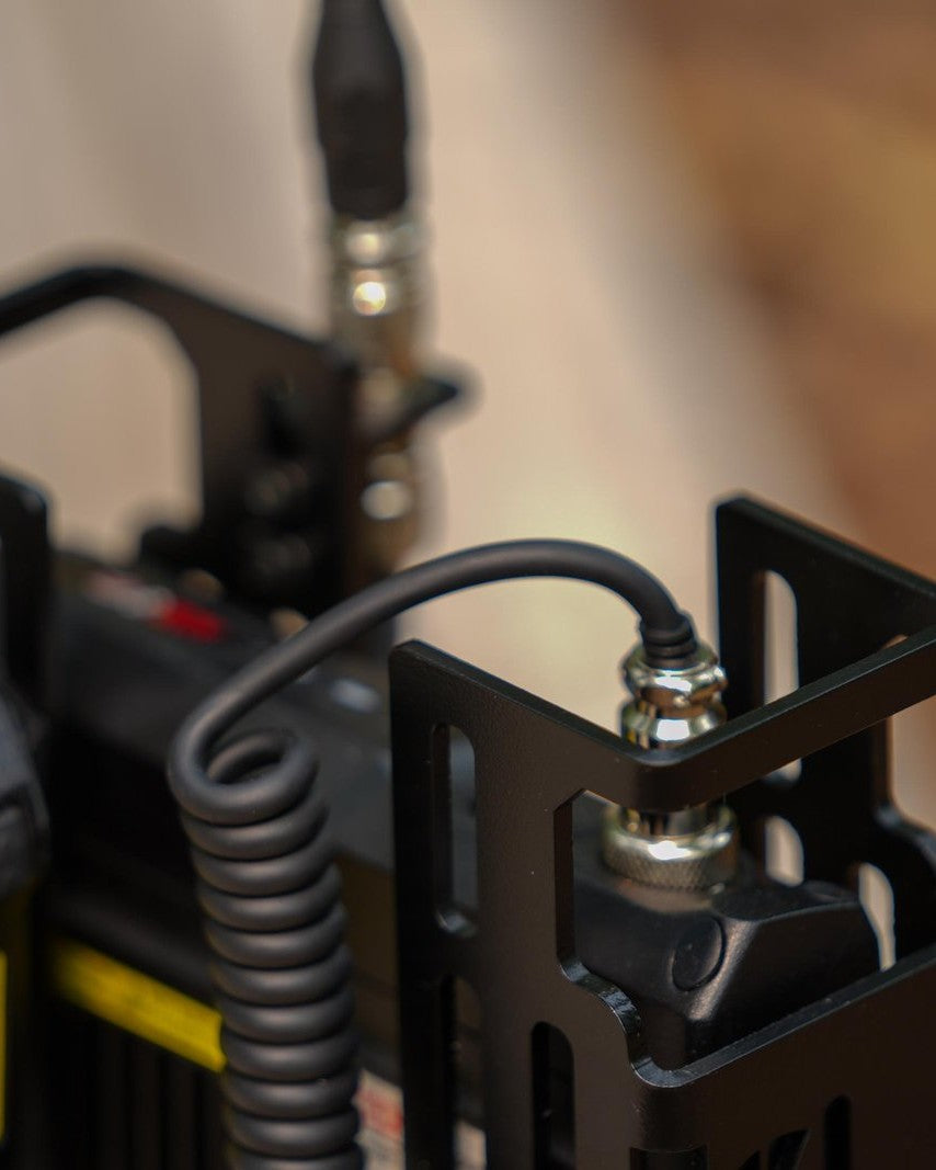 UVPRO-MANPACK — Armoloq mount bracket and RF connector detail