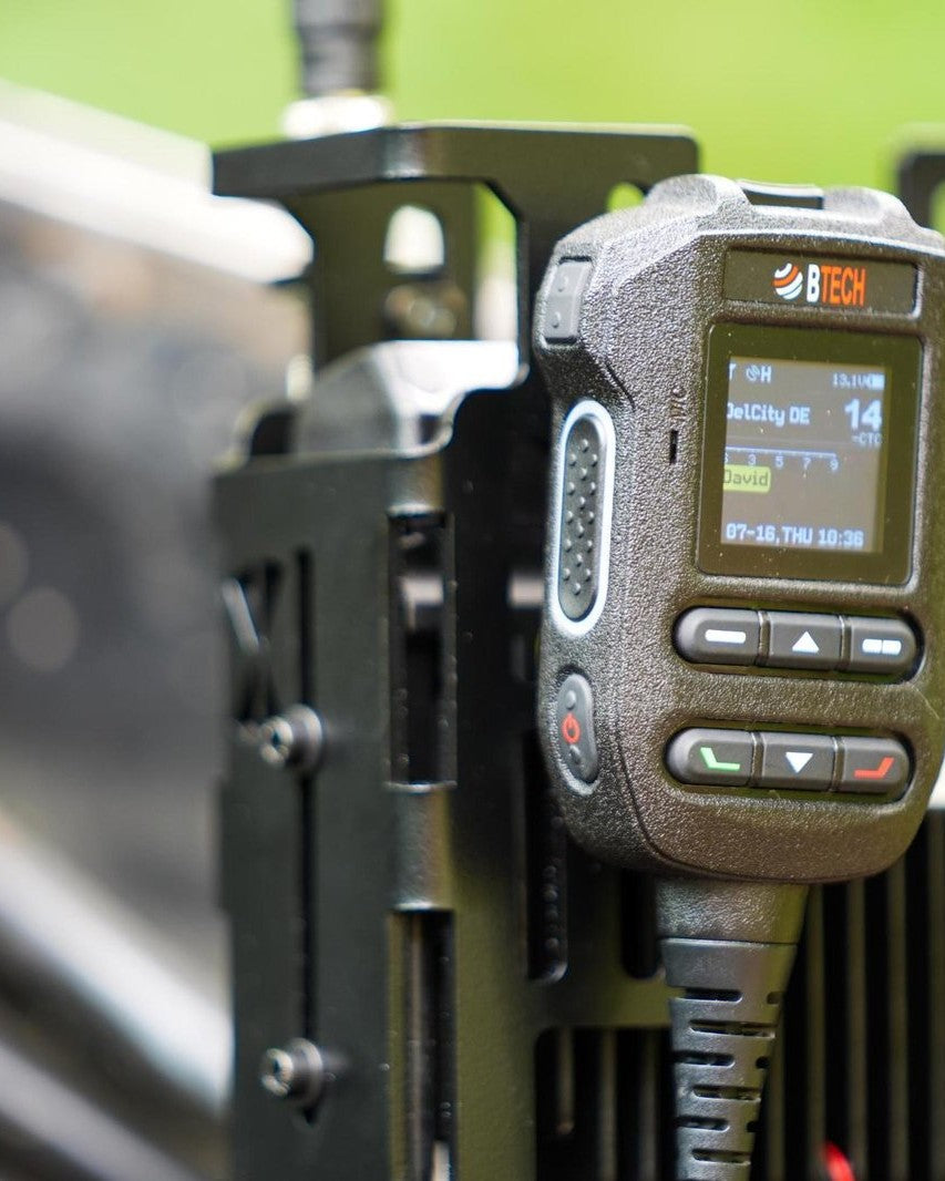 UVPRO-MANPACK — BTECH control head with live display, mounted on the frame